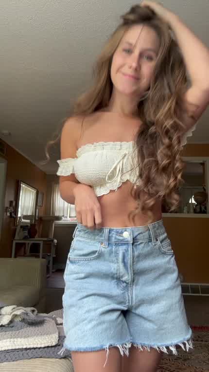I always have to show off and pull my boobs out 😝