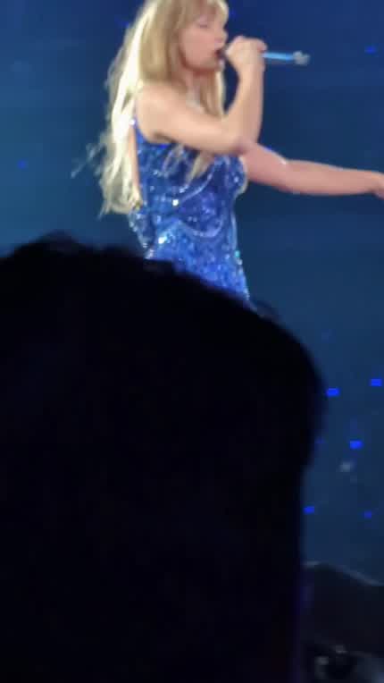 Oh man she is perfect. I'm crazy for her legs 🥵😭