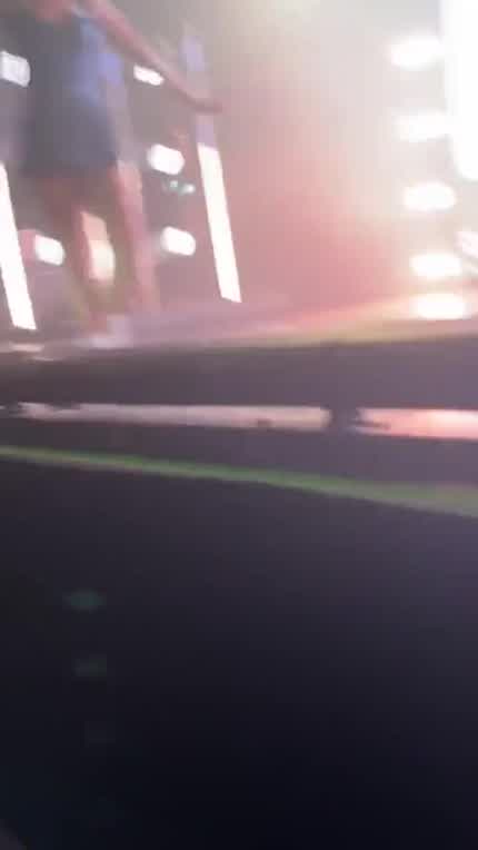 That fan is soooo LUCKY!!