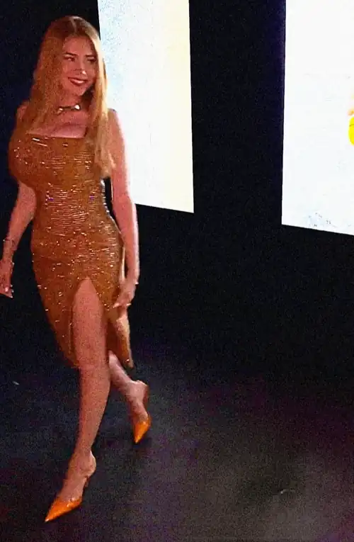 feminin, big boobies, lange beine - einfach wow ✨