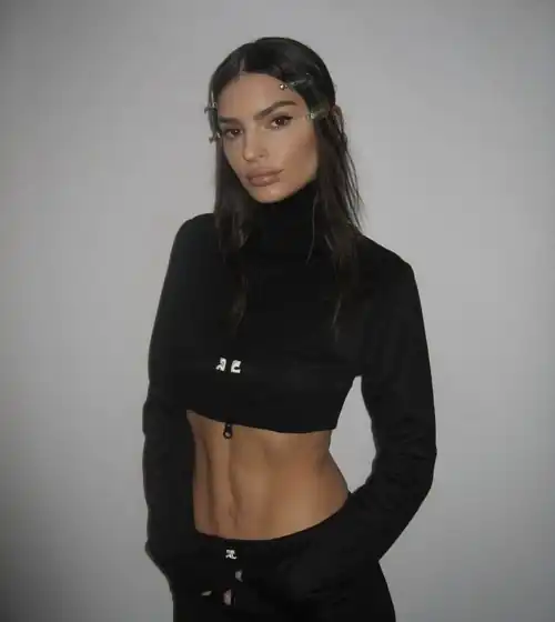 Emily Ratajkowski 