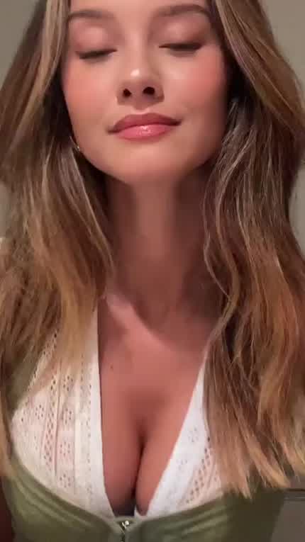 TikTok dirndl