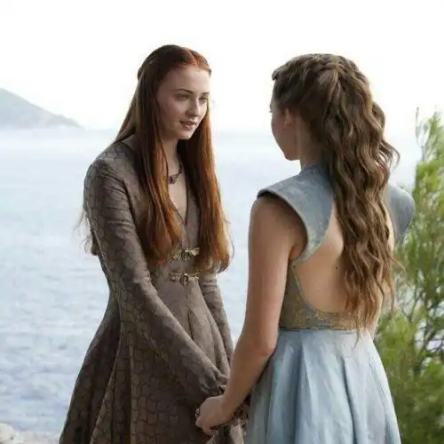 Sophie Turner always wanted Sansa to end up with Margaery: "the men thing isn’t working for her".