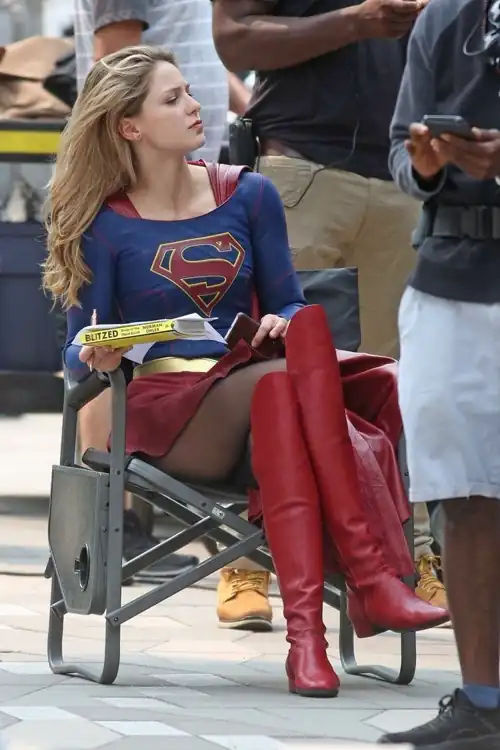 Melissa BTS pic on Supergirl set