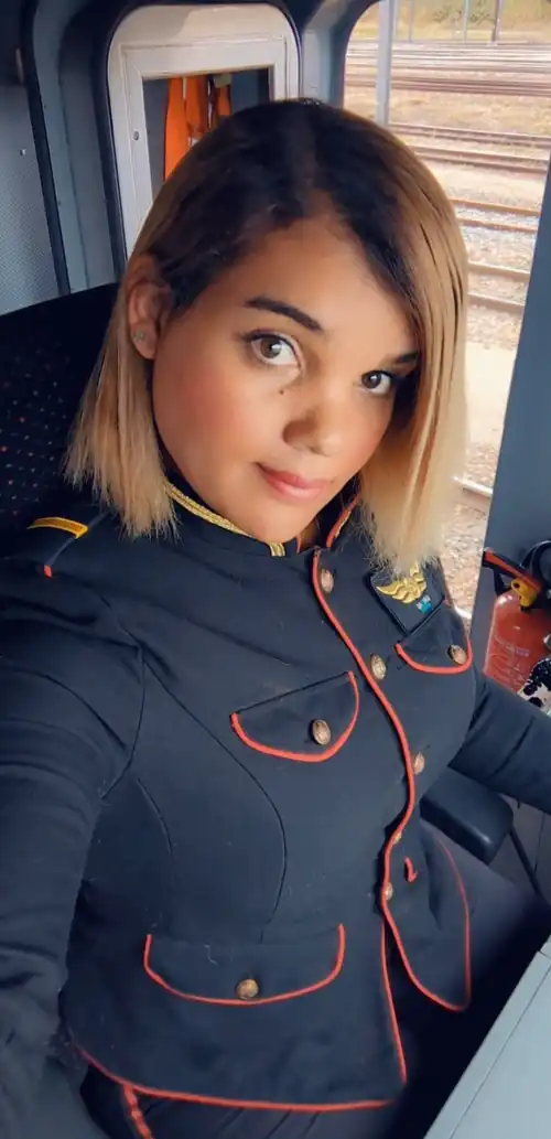 Hello there ! I ll 31 years Tomorrow ! 8y hrt