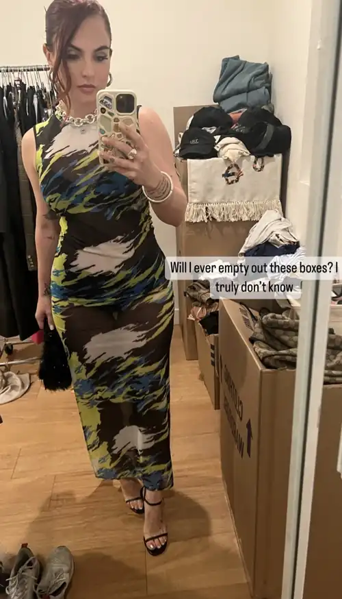 Mirror selfie | IG story August 2023
