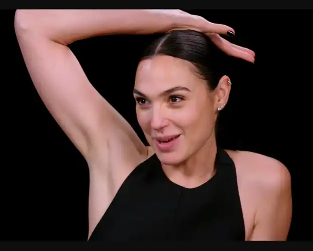 I would do anything to lick her mommy pits