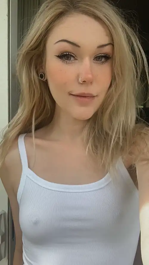 [f]eelin kinda pretty today, even with my messy hair
