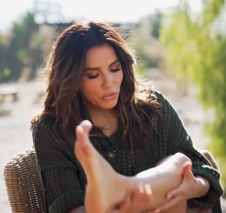 Eva Longoria Teasing us with her Soles