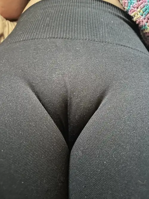 Not wearing panties with leggings is dangerous. 