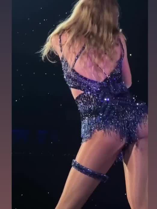 Cute lil booty 🍑
