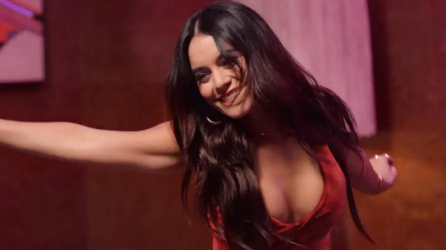 Vanessa for Fabletics (December 2021)