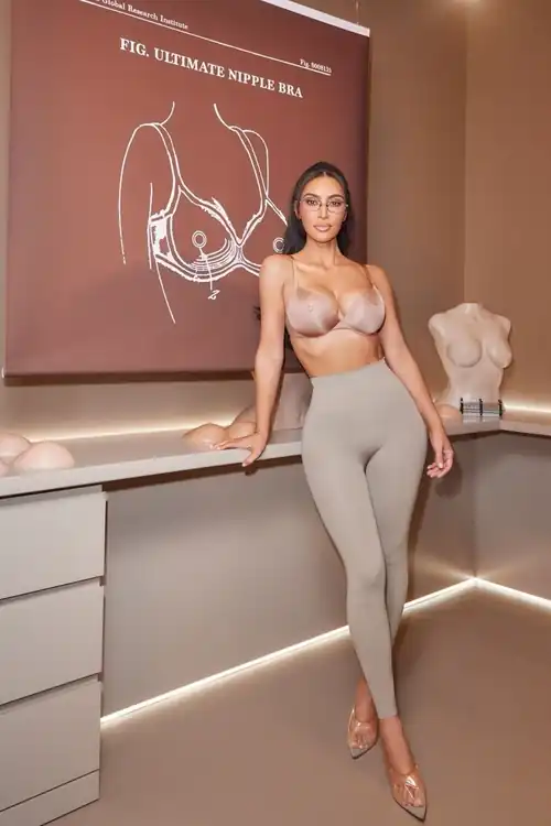 Mommy Kim wants me to suck ur cock