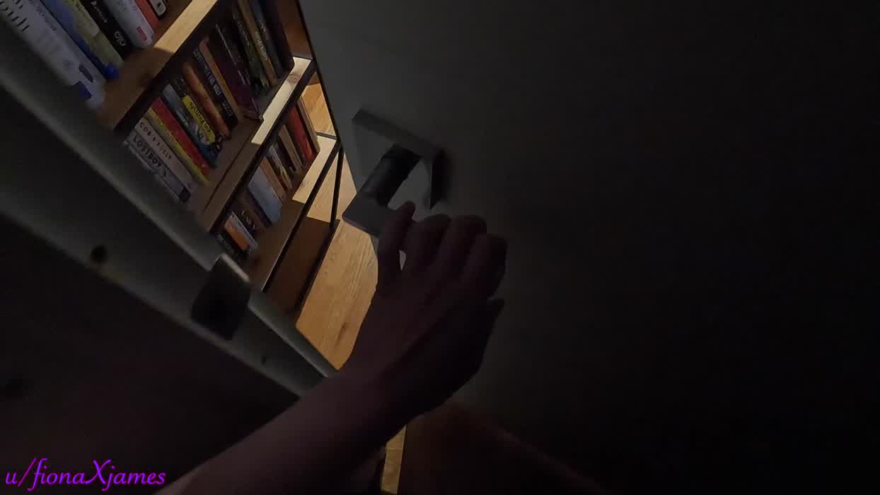 Caught my roomie watching porn.. gave him a warm place to cum 😌