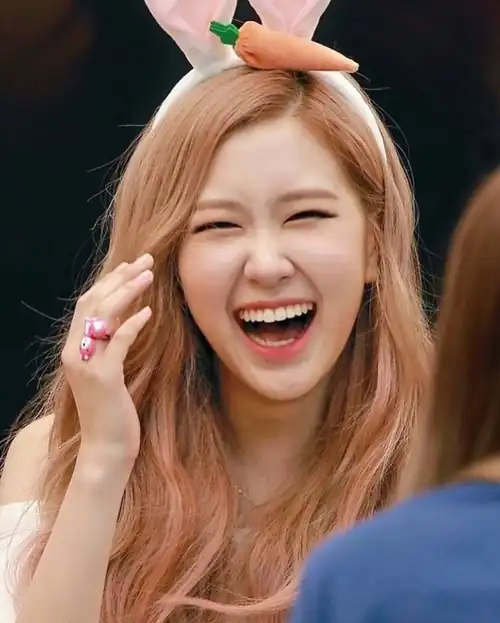 Roseanne Park (Rosé)