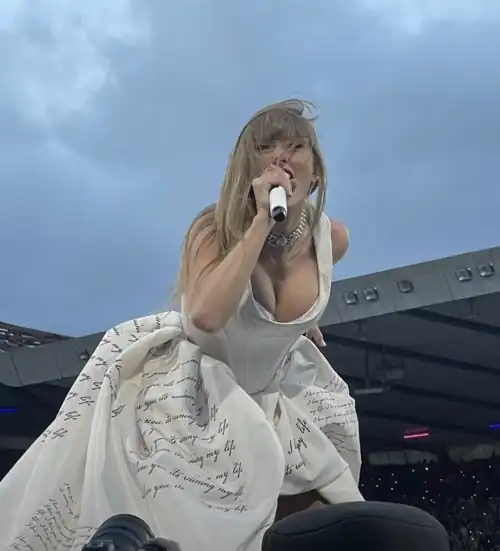 Need to worship her chest daily 