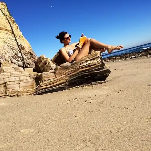 Mm great bare sole. great feet. the goat.