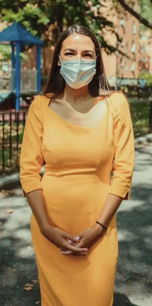 I wanna suck the milk out of those fat brown milk bags 