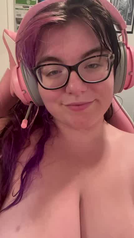 Would you ever fuck a chubby gamer girl?