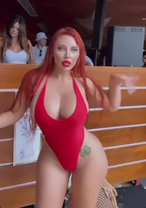Big booty bimbo