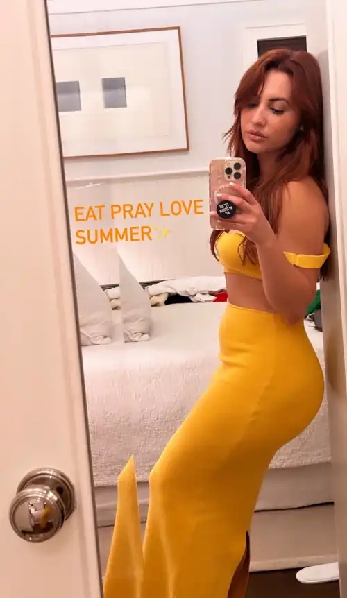 Mirror selfie | IG 6/15/24
