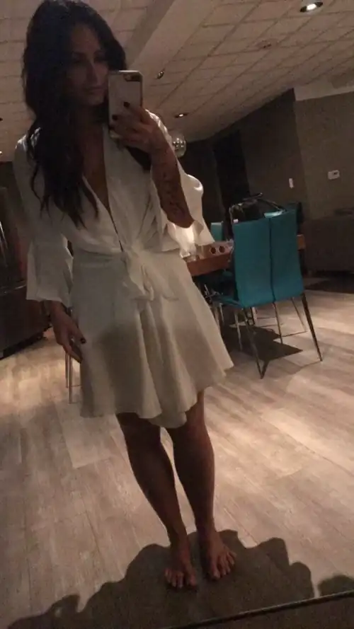 Demi Lovato relaxing (2016)