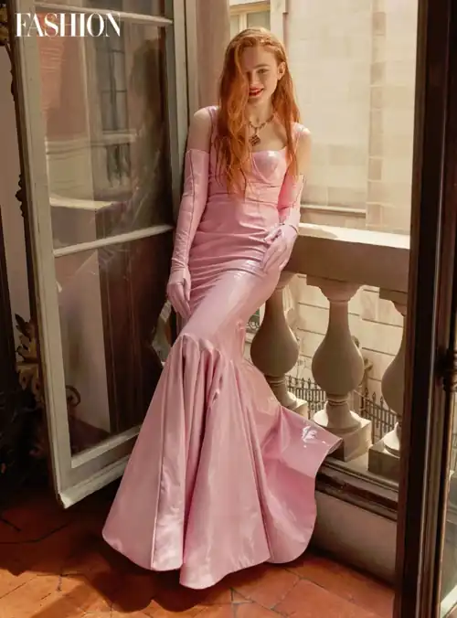 She looks so good in latex 😍