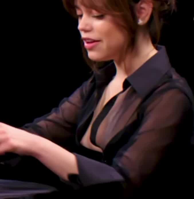 Jenna Ortegas little titty slips out when eating hot wings. If I were there, I would have splashed a little hot sauce on it and sucked on that hard nipple all day long