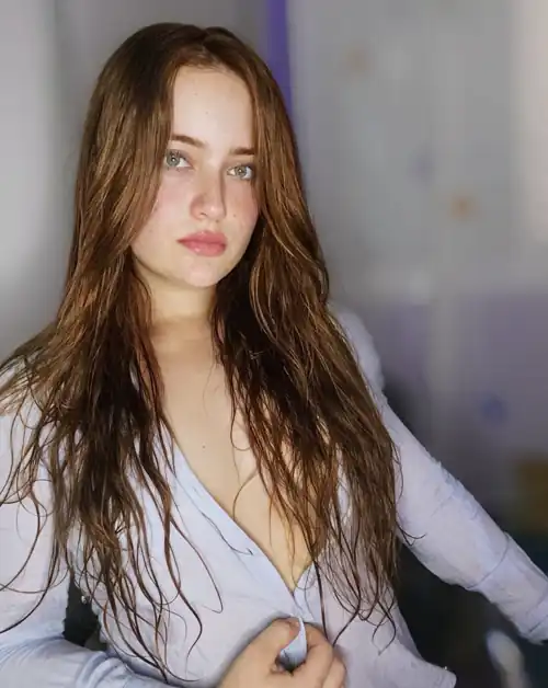 No makeup, no filter, no bra