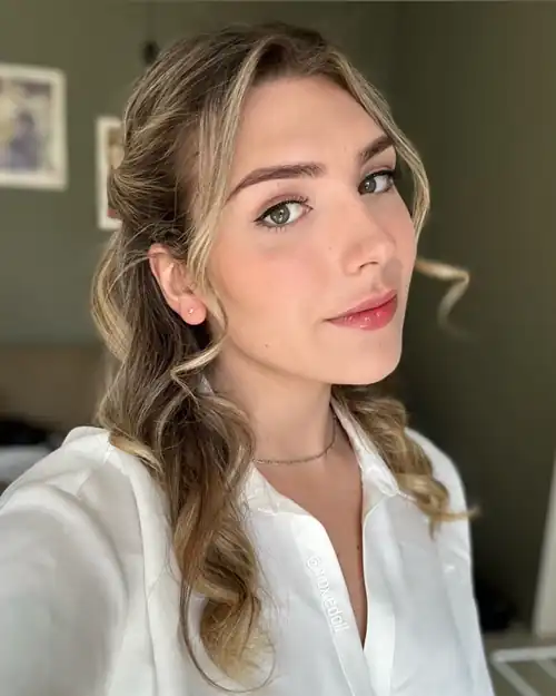 Does this hairstyle and makeup suit me? ❤️