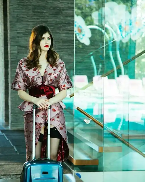 Alexandra in “Wait” music video 2018