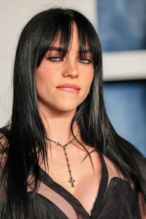 I wanna suck those lips and tongue 