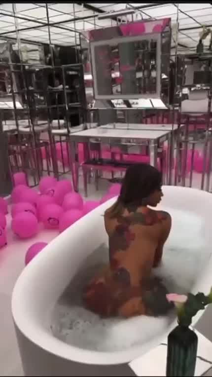 Imagine Cardi doing this to you
