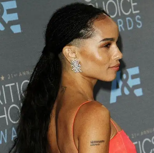 Zoe at Critics' Choice Awards 2016