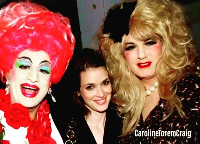 New Winona photo with her fans