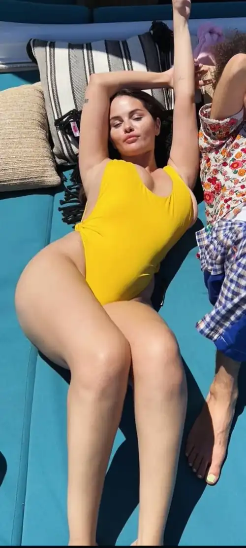 Selena hottis figure woman ❤️‍🔥