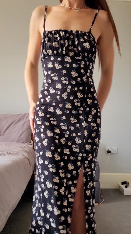 Here's what the mom next door is hiding under her sundress 😉 (38f) 