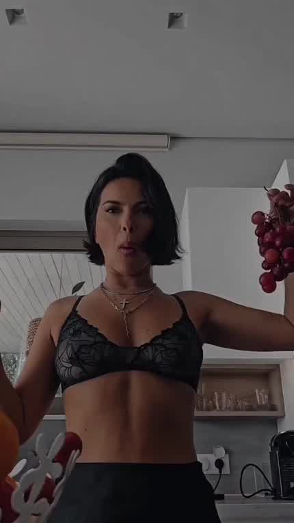 INNA sexy fruit eating/peeling 😁🍇🍌🍊
