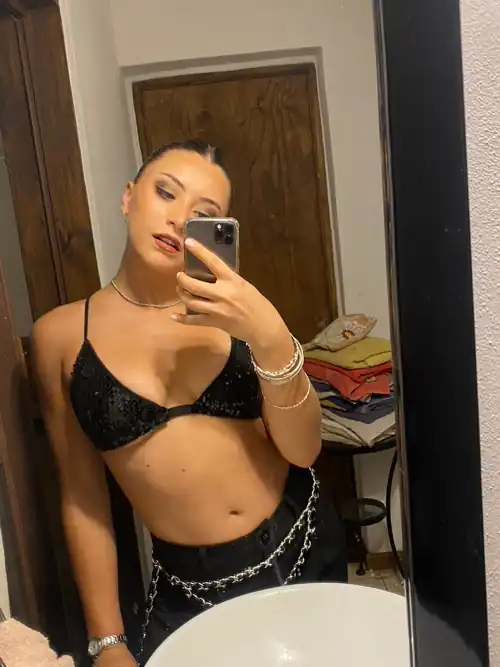 I like it when I attract your eyes          