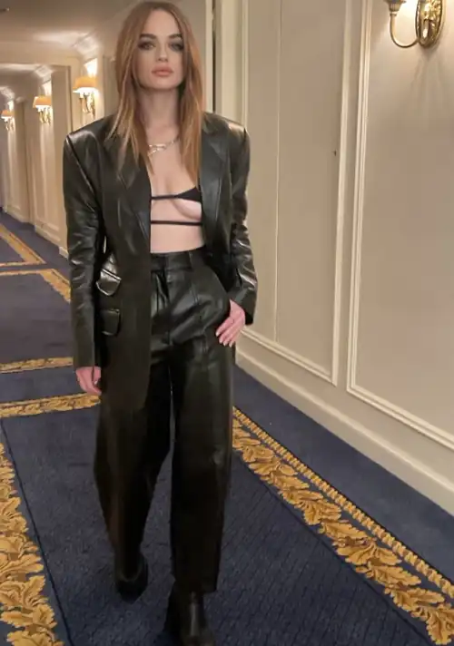 hottie in a hotel hallway