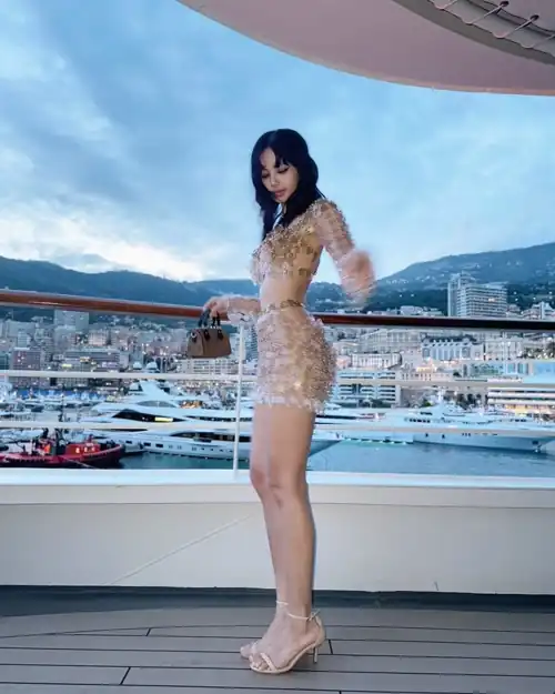 Did LISA got her ass done?