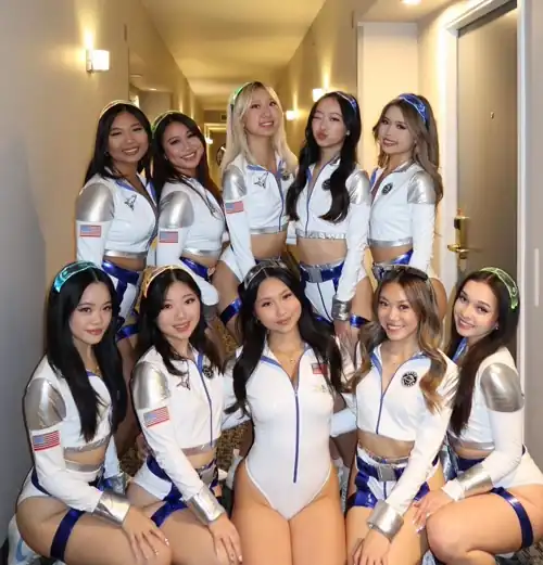 Choose your personal astronaut 🌖