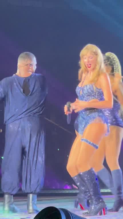 Shaking ass during Bejeweled 