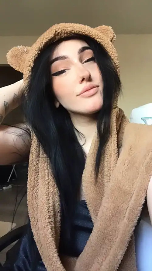 i think i'm cute and sexy at the same time