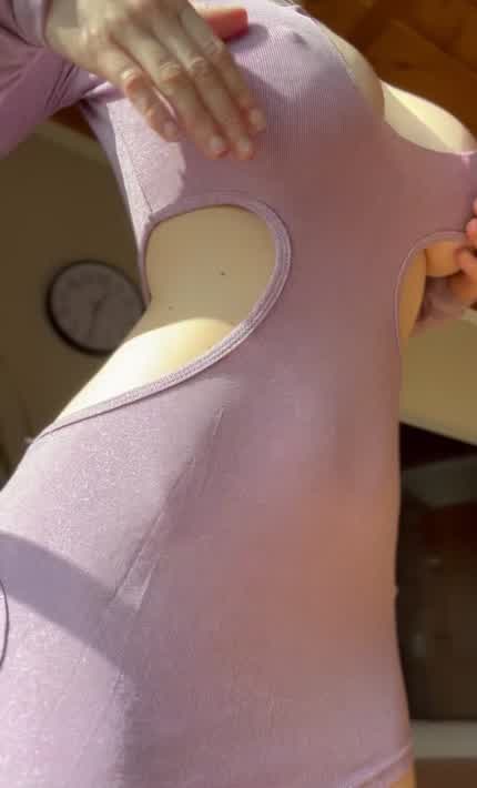 The sound of boobs clapping is the best 🤩