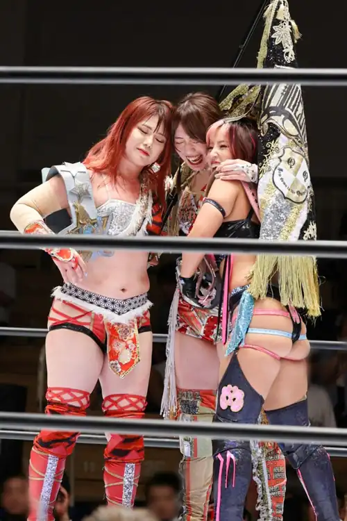 Maika, Saya, Mina's cheeks 