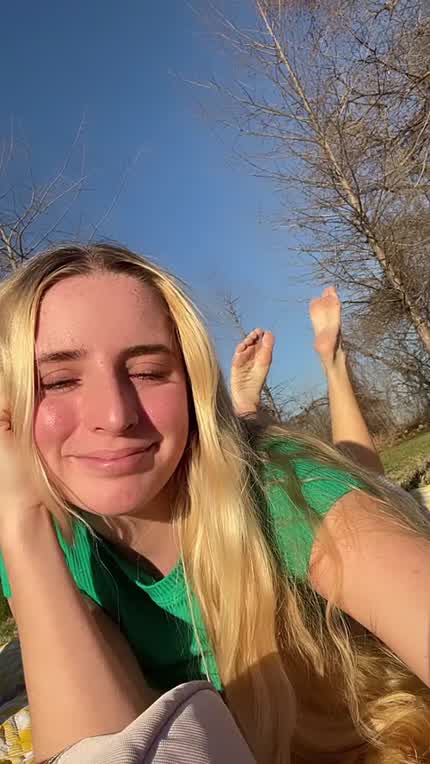 Who knew a picnic could be this much fun :P
