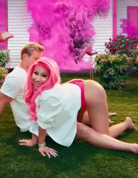 Nicki minaj shacking her fat juicy ass