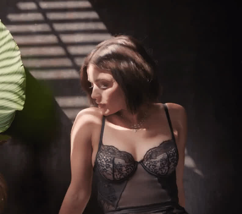 Lingerie - GIF