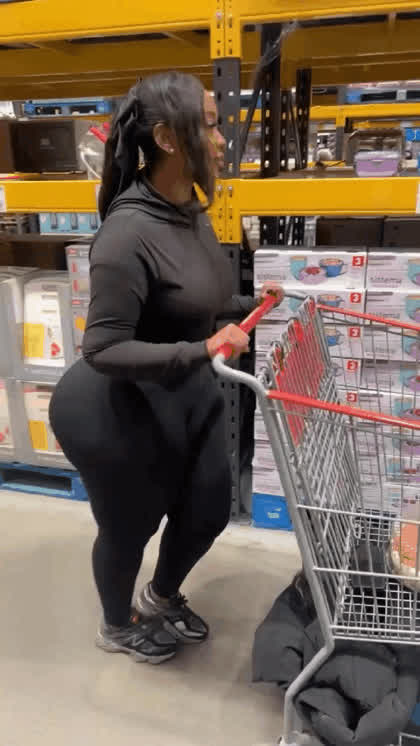 So damn thick!!🍑🍑🍑💦😛
